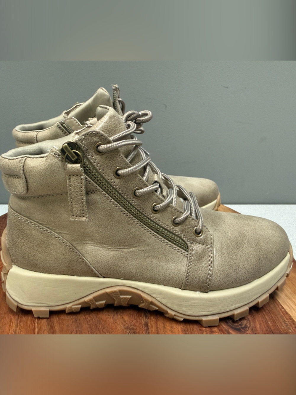 Cliffs by White Mountain Taupe Lace Up Side Zip Lug Sole Ankle Boots Size 8M